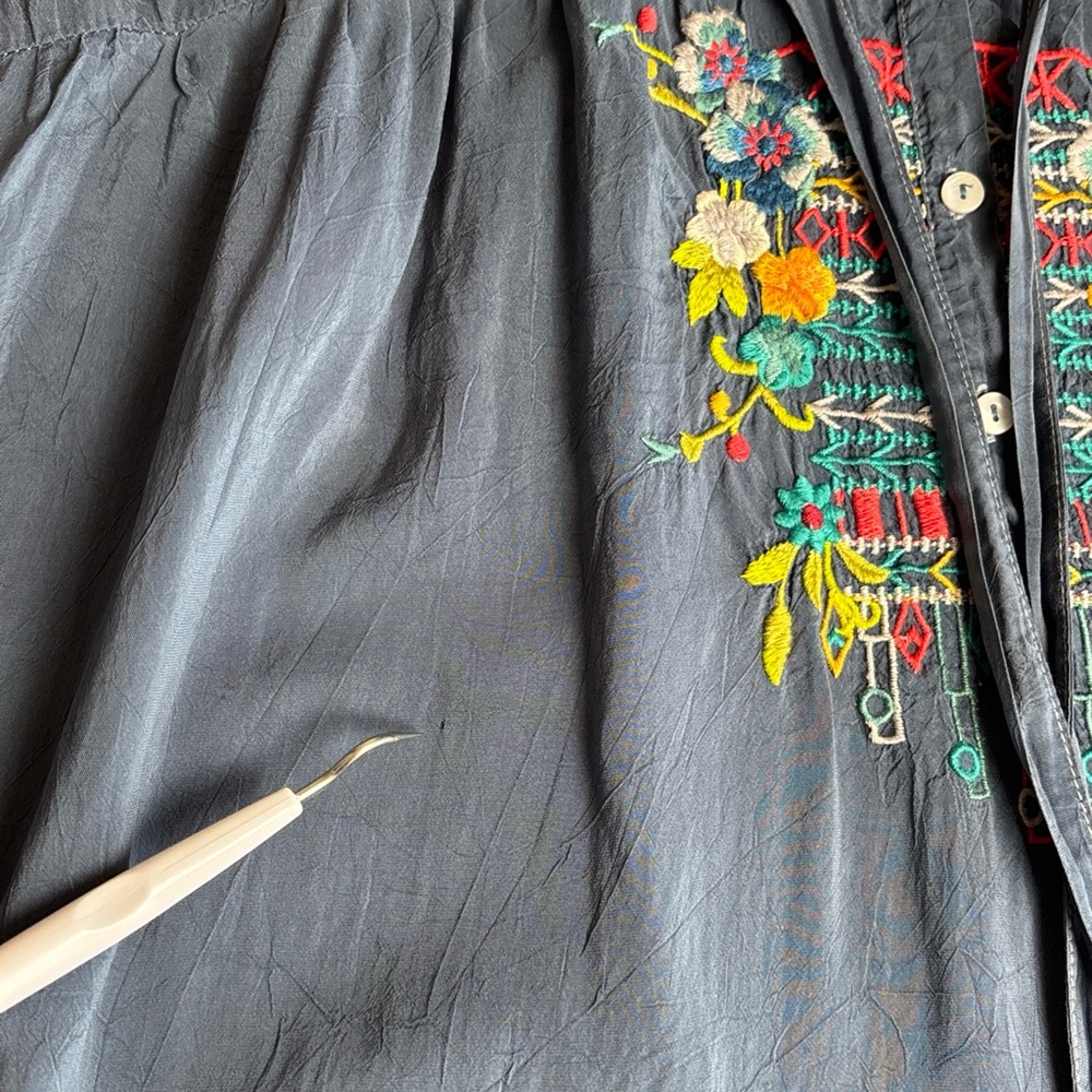 Johnny Was Blouse Womens Medium Blue Floral Tunic Boho Southwestern Artisan FLAW - Picture 9 of 12